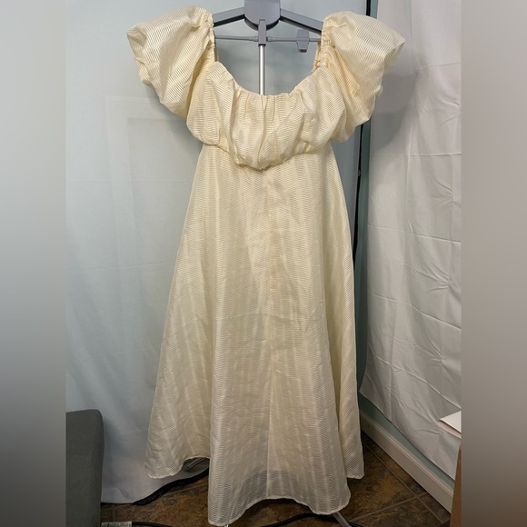 Klesis Elegant Cream Off-Shoulder Dress‎ size large NWT - Picture 1 of 16